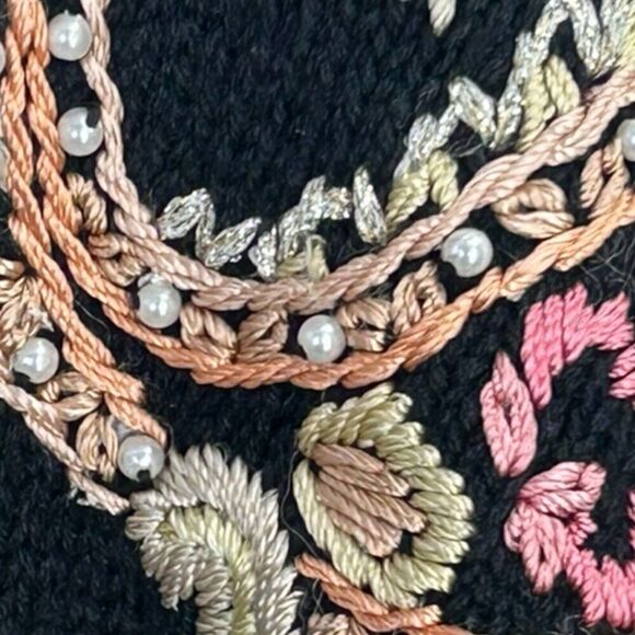 Heirloom Collectibles Floral Embroidered Pearl Black Button Up Women Size M - Picture 2 of 16